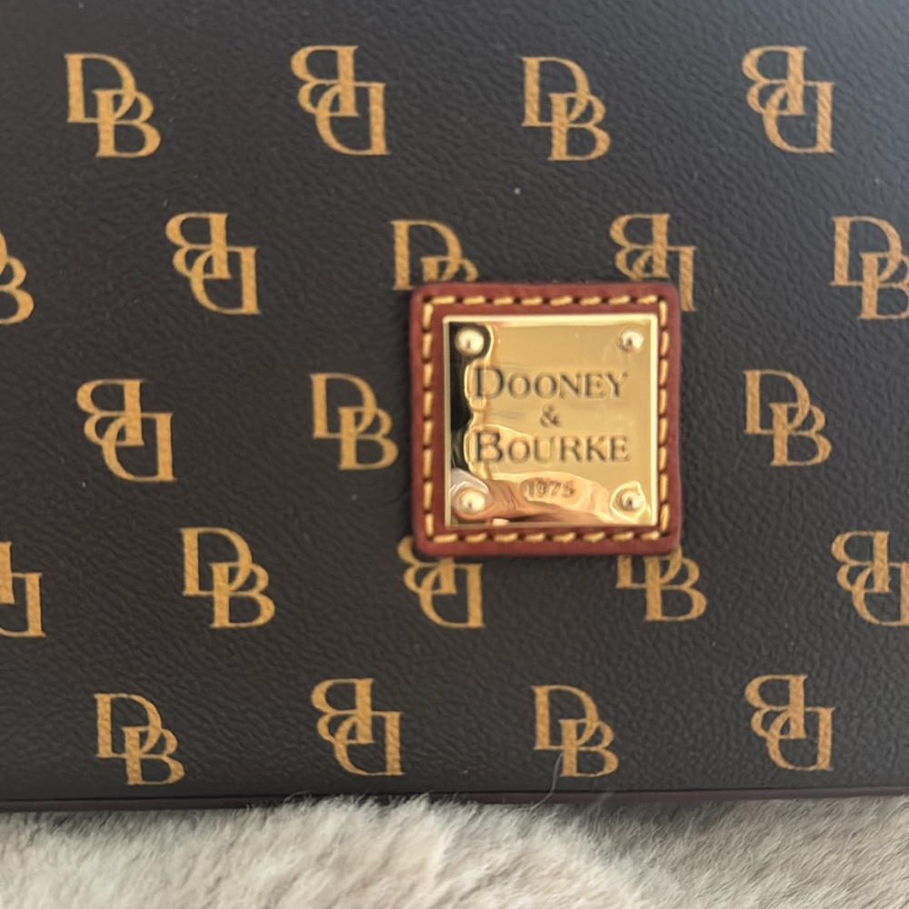 New Dooney&Bourke - Picture 2 of 4